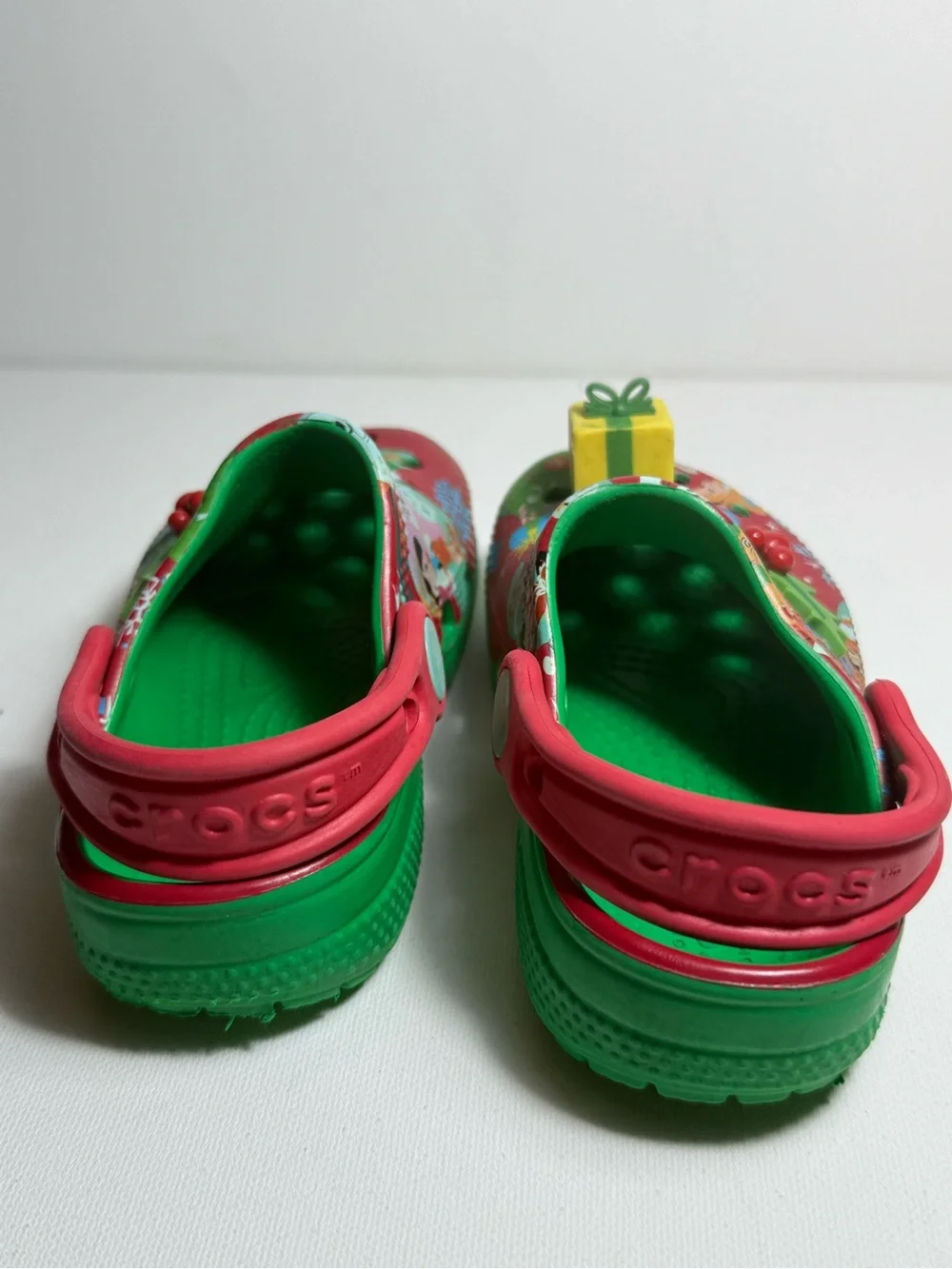 Disney Parks Christmas Crocs Kids Sz 7 Fair -- READ FLAWS